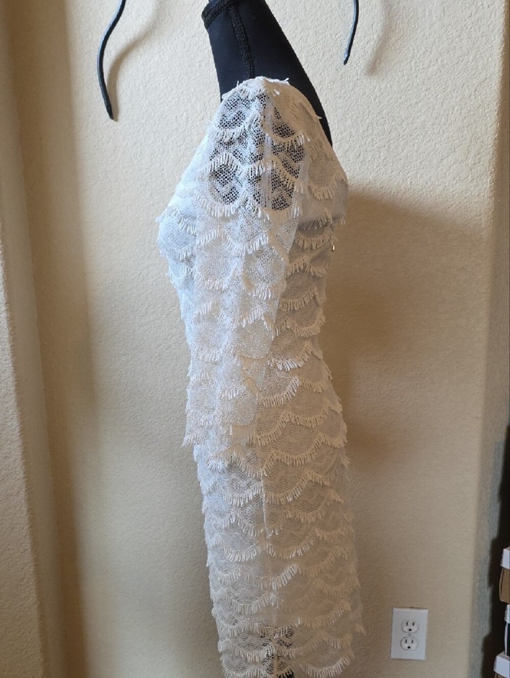 Guess 🎀 White Lace Scoop-Neck Bodycon Dress - Picture 4 of 6
